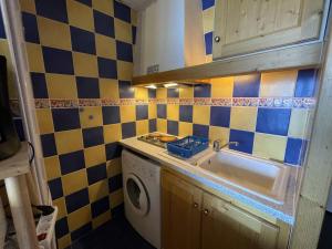 Φωτογραφία από το άλμπουμ του Studio chaleureux 19m² pour 3 personnes, balcon sud, pied des pistes, Preyerand, Les Menuires - FR-1-452-251 στο Les Menuires