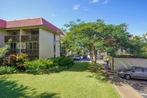 Κήπος έξω από το Airy Kailua-Kona Condo Less Than 1 Mi to Beach and Town