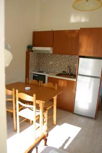 Porto Ageranos Apartmentにあるキッチンまたは簡易キッチン
