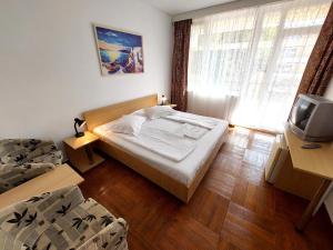 Un pat sau paturi într-o cameră la Hotel Istria