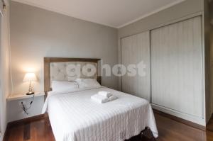 Postel nebo postele na pokoji v ubytování Ample 2 Bedroom Close To Shopping Del Sol + 17 fotografií