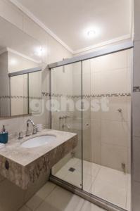 Koupelna v ubytování Ample 2 Bedroom Close To Shopping Del Sol