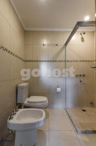 Koupelna v ubytování Ample 2 Bedroom Close To Shopping Del Sol