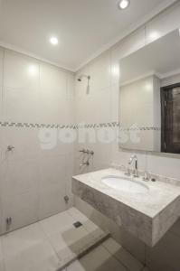 Um banheiro em Hampton 2 Bedrooms Balcony And Bbq