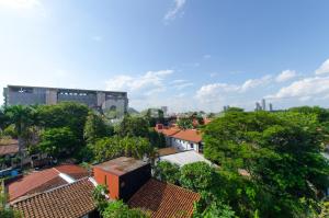 una vista aérea de una ciudad con árboles y edificios en Hampton 2 Bedrooms Balcony And Bbq, en Asunción