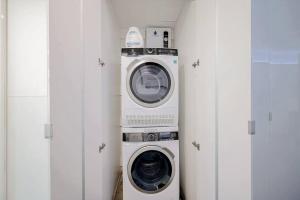 a washing machine and a dryer in a room at KCM Tremont Oaks Apartments 1 in Cleveland