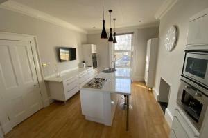 Kuchyň nebo kuchyňský kout v ubytování Waimea House Beach Front The best sea views + 109 fotografií