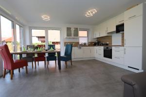 Η κουζίνα ή μικρή κουζίνα στο Ferienhaus Marinapark 147