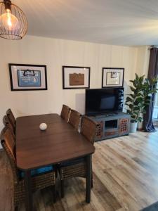 a dining room with a table and a television at The Ferienwohnung in Bremen