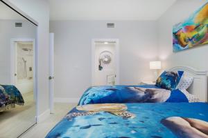 a bedroom with two beds with blue sheets at Naples Dream at WTC with Heated Pool SPA Sauna 7 bicycles and 3 mls to beach in Naples