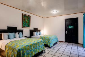 Ένα ή περισσότερα κρεβάτια σε δωμάτιο στο Arenal Manoa Resort & Hot Springs