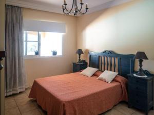 A bed or beds in a room at Holiday Villa Vergel with Huge Private Pool, Jacuzzi, Sauna & BBQ by Amazzzing Travel Még 37 kép