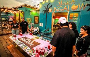 Hosté ubytování ITH San Diego Beach Bungalow Surf Hostel + 37 fotografií