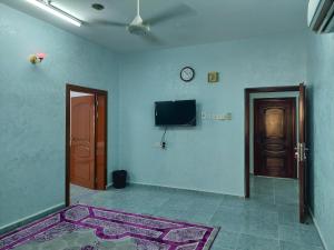 TV a/nebo společenská místnost v ubytování Hotel Ain Safnan Room&Flats فندق عين صفنان غرف&شقق