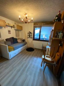 a bedroom with a bed and a chair in a room at Studio rénové Portes du Soleil Chatel Abondance in Abondance