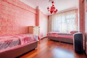 a bedroom with two beds and a window at Bakirköyde Saray Dairesi in Istanbul