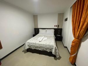 Rúm í herbergi á Hotel Yolima Real