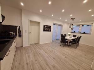 a kitchen and dining room with a table and chairs at Ferienhaus Aycu in Bremen