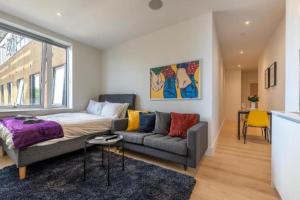 Ένα ή περισσότερα κρεβάτια σε δωμάτιο στο Cozy Studio Apartment