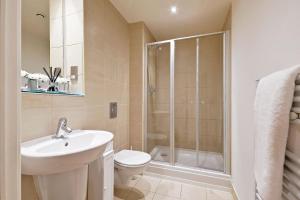Koupelna v ubytování City Centre Modern Studio Apartment - Westone FREE WIFI, GYM ACCESS, NETFLIX + 15 fotografií
