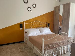 Appartamento SORRISO tesisinde bir odada yatak veya yataklar