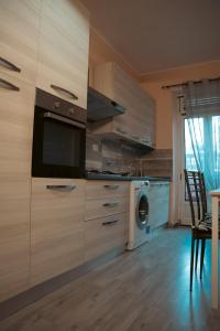 a kitchen with a washer and a washing machine at FiordalisoHouse-Stadio Olimpico in Turin