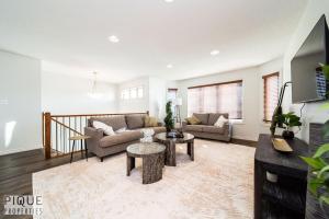 Μια τηλεόραση ή/και κέντρο ψυχαγωγίας στο Chic 3BR Modern Home - Wi-Fi - Netflix - Sleeps 8!