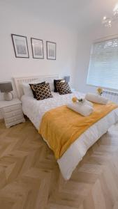 Katil atau katil-katil dalam bilik di Luxury apartment in Bournemouth