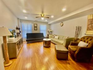 Χώρος καθιστικού στο Shanghai 2900 - Vintage Oriental Style 2BR w Parking near Airport