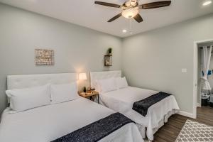 Letto o letti in una camera di Heated Community Pool-Quiet Community-Top Flr Unit
