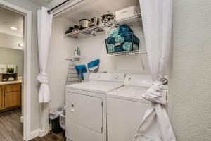 Bagno di Heated Community Pool-Quiet Community-Top Flr Unit