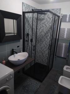 a bathroom with a shower with a sink and a toilet at La Stria del Re in Rino