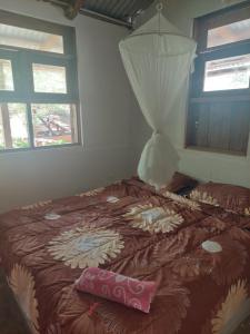 a bedroom with a bed with a comforter on it at Complejo Villa Clara Junto al Río y Montañas by drvacationsrental in La Laguna