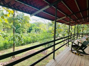 En balkong eller terrasse på Country House La Carreta, Tamarindo, Hermosa cabaña muy cerca del mar,