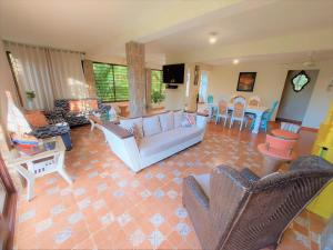 Posezení v ubytování Complejo Villa Las Palmeras Piscina, Billar, Jardín, BBQ @drvacationsrental