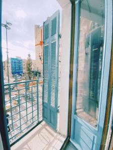 a window with green shutters on a balcony at Domus Via Domitia in Narbonne