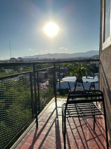 a patio with a table and chairs on a balcony at Avenida Colon Trendy APT in Mendoza