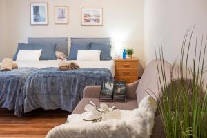 a bedroom with a bed and a couch and a bed and a table at Apartamento Baztangoa II in Elizondo