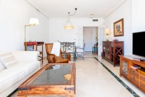 Μια τηλεόραση ή/και κέντρο ψυχαγωγίας στο Spectacular Penthouse Puente Romano