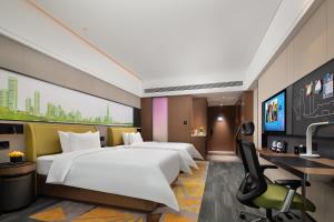 Een TV en/of entertainmentcenter bij Hampton by Hilton Shenzhen Baoan Stadium
