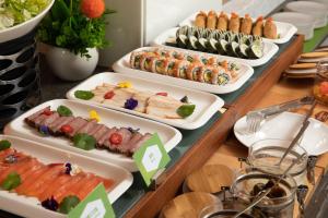 Eten bij of ergens in de buurt van het hotel

