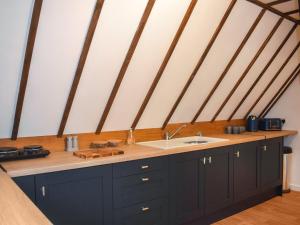 Virtuvė arba virtuvėlė apgyvendinimo įstaigoje Kingfisher Granary