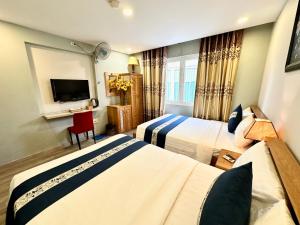 Ένα ή περισσότερα κρεβάτια σε δωμάτιο στο LUAN VU Hotel - Bui Vien Walking Street +4 φωτογραφίες