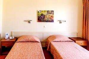 A bed or beds in a room at Hotel Pappas