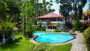 Kolam renang di atau dekat dengan Ayubowan Swiss Lanka Bungalow Resort