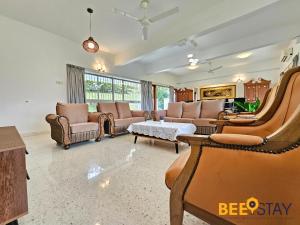 Χώρος καθιστικού στο Bangsar Three Storey Luxury Landed House 19PAX