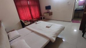 Hotel Rajtara客房内的一张或多张床位