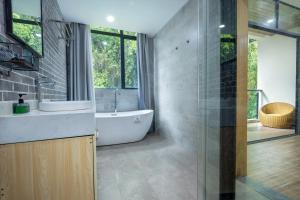 חדר רחצה ב-Qingshan Yuandai Boutique Homestay Yangshuo