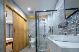חדר רחצה ב-Qingshan Yuandai Boutique Homestay Yangshuo