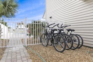Jízda na kole v ubytování Boaters Dream House On Holiday Isle nebo okolí